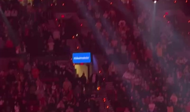 jjb-小吧现场直击>利拉德今天开场前为纪念马丁·路德·金致辞