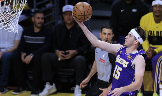 竞技宝app-湖人2将回暖彻底拔高上限！里弗斯连爆三场，艾顿统治内线攻守！