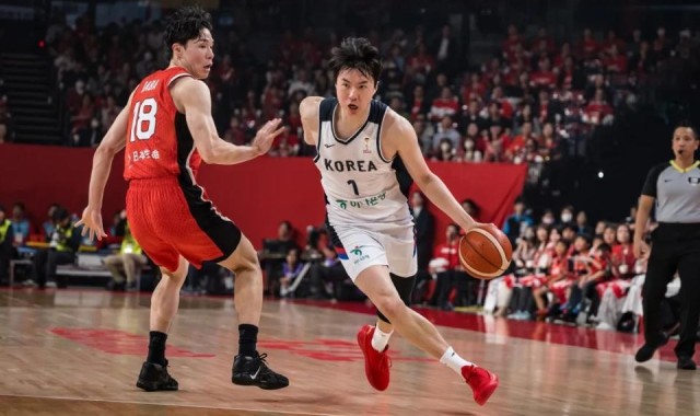 jjb-世预赛-日本男篮力克韩国稳居小组第一 霍金森24+7李贤重28+11