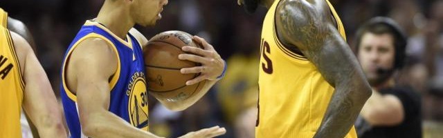 竞技宝网页版-【观察】1比2嗅到2015年氛围？勇士想翻绿军并不简单