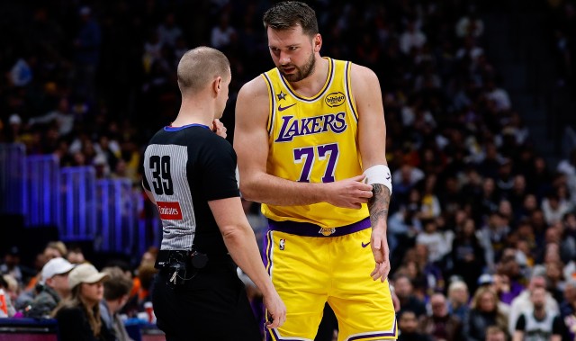 竞技宝app-遭遇严防！东契奇27投11中&amp;三分13中3 空砍32+11+8&amp;正负值-17