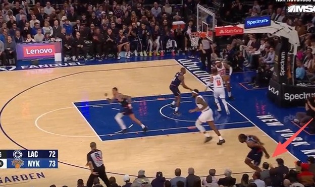 船记：小卡扭脚后末节仍坚持出战但4中0 与上次伤的是同一只脚